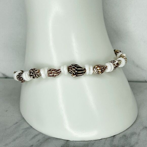 Silver Tone Conch Shell Beaded Bracelet - Picture 7 of 9